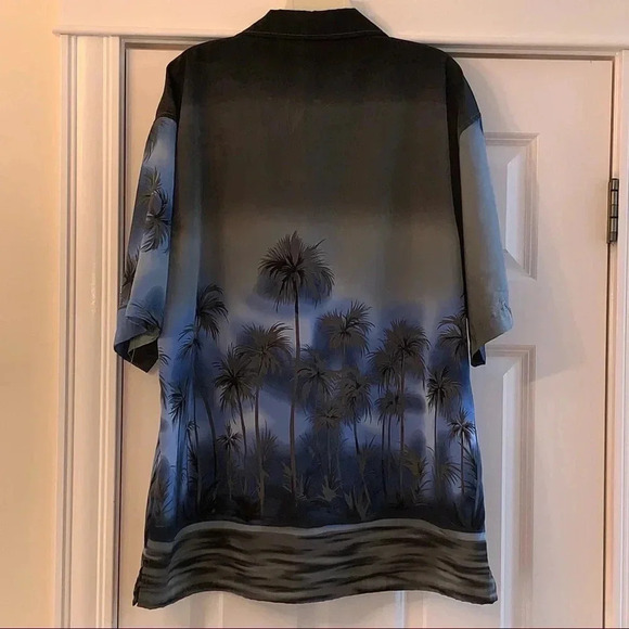 Maui Maui Mens Size Large Button Up Polyester Hawaiian Shirt Night Palms Camp - Picture 9 of 9